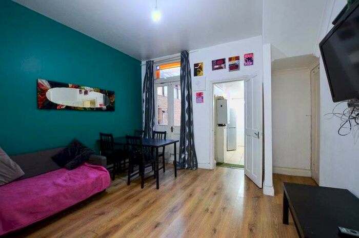 2 Bedroom Property To Rent In High Road Leytonstone, Leytonstone E11