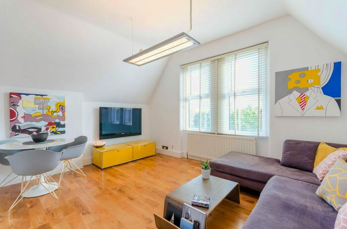 3 Bedroom Flat To Rent In Warminster Road, South Norwood, London, SE25