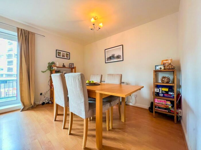 2 Bedroom Flat To Rent In Adventurer`s Quay, Cardiff Bay, CF10