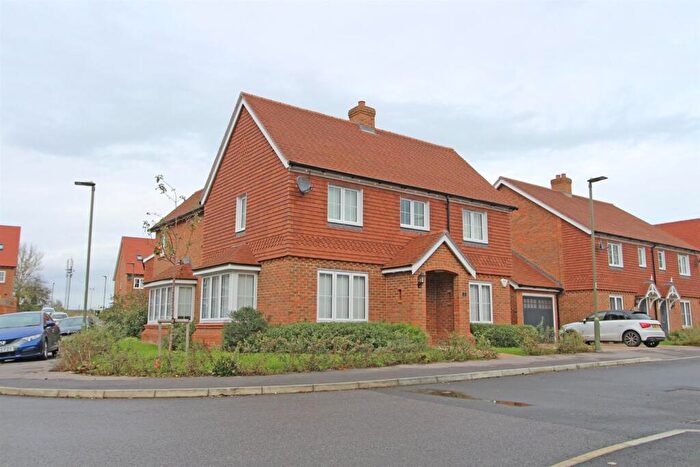 4 Bedroom Detached House To Rent In Tadworth, KT20