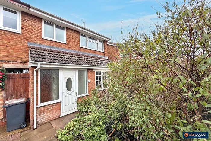 3 Bedroom End Terrace House For Sale In Mallard Avenue, Stockingford, Nuneaton, CV10