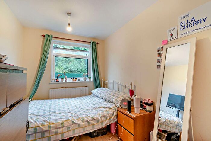 3 Bedroom Flat For Sale In Stevens Close, Beckenham, BR3