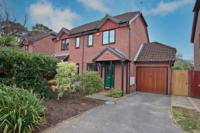 2 Bedroom Semi-Detached House To Rent In Stalybridge Close, Park Gate, Southampton SO31