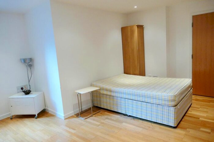 Studio To Rent In Marsh Lane, Leeds, Uk, LS9
