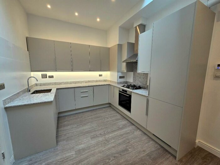 3 Bedroom Flat To Rent In St. Pauls Avenue, London, NW2