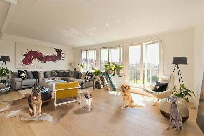 3 Bedroom Flat To Rent In Cadogan Square, London, SW1X