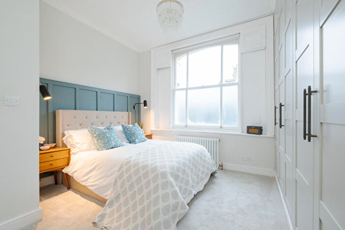 2 Bedroom Flat For Sale In Eburne Road, London, N7
