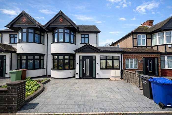 2 Bedroom Flat To Rent In Kenton Lane, Harrow, HA3