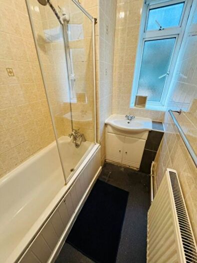 4 Bedroom Flat To Rent In Kilburn Vale, London, NW6