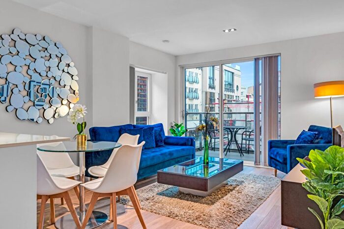 2 Bedroom Flat To Rent In London Borough Of Tower Hamlets, E1