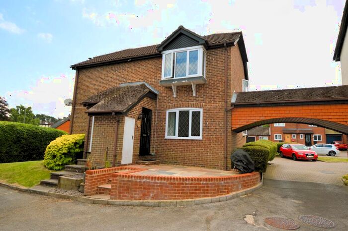 2 Bedroom Ground Maisonette To Rent In Hawkesworth Drive, Bagshot, GU19