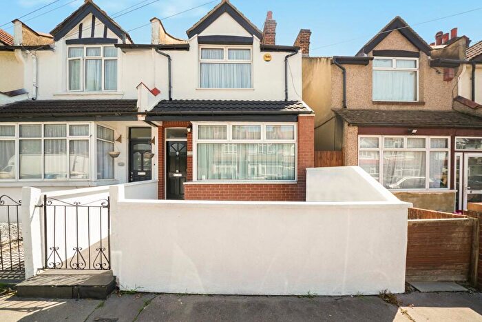 2 Bedroom Terraced House For Sale In Swain Road, Thornton Heath, CR7