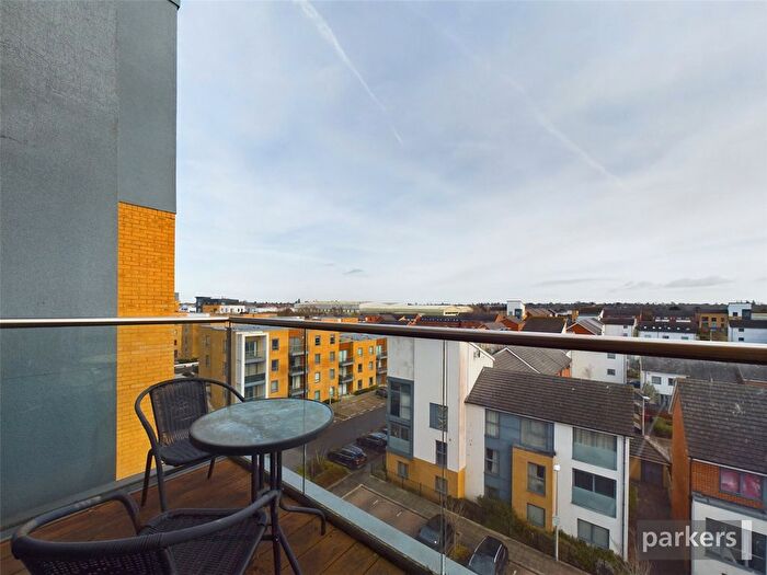 1 Bedroom Flat For Sale In Drake Way, Reading, Berkshire, RG2