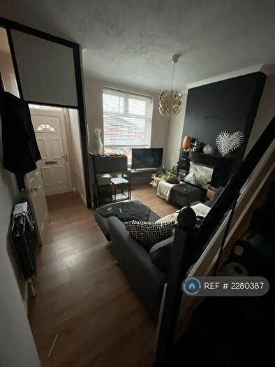 3 Bedroom Terraced House To Rent In Albany Street, Oldham, OL4