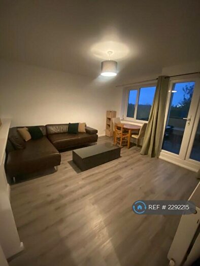 3 Bedroom Flat To Rent In Deerhurst House, London, SE15