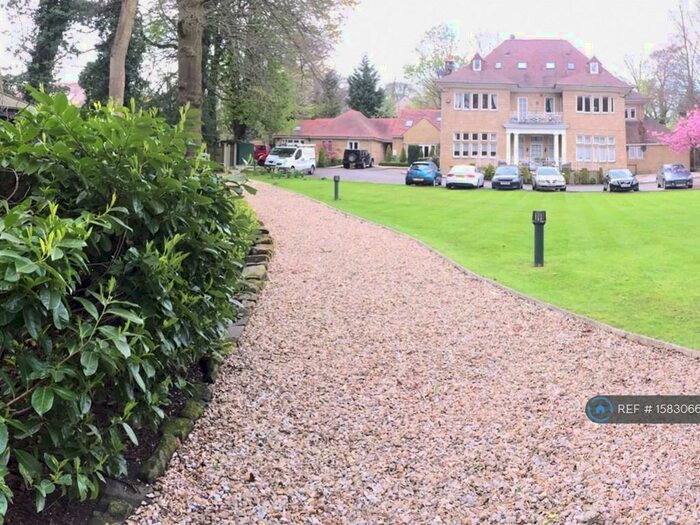 2 Bedroom Flat To Rent In Elmwood Court, Leeds, LS8