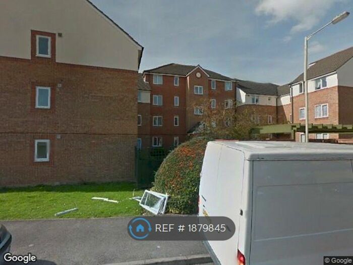 2 Bedroom Flat To Rent In Pioneer Way, Watford, WD18