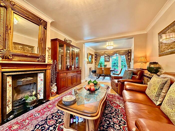 3 Bedroom Semi-Detached House For Sale In Rushgrove Avenue, London, NW9