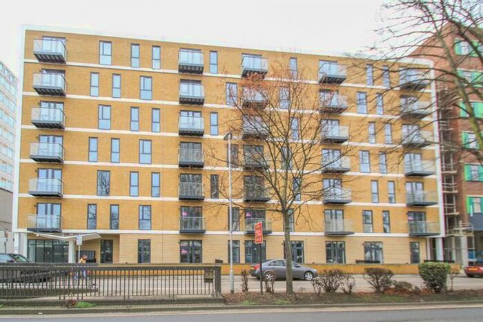 1 Bedroom Flat To Rent In Victoria Avenue, Southend-On-Sea, SS2
