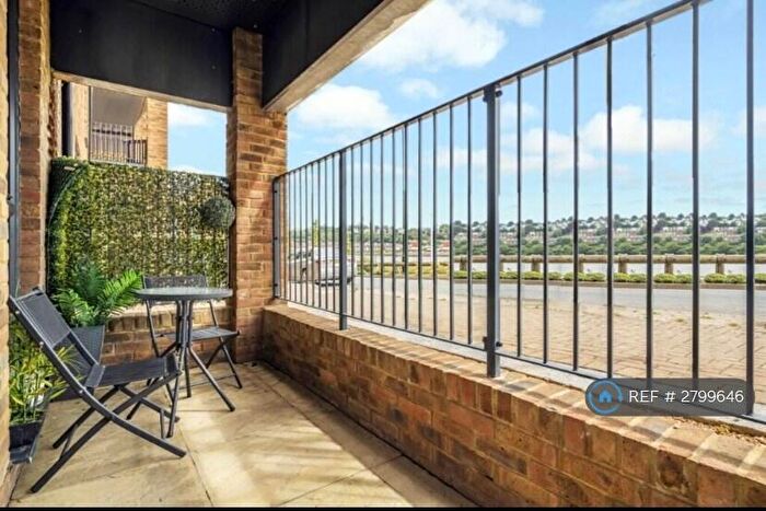 2 Bedroom Flat To Rent In Knights Templar Way, Rochester, ME2