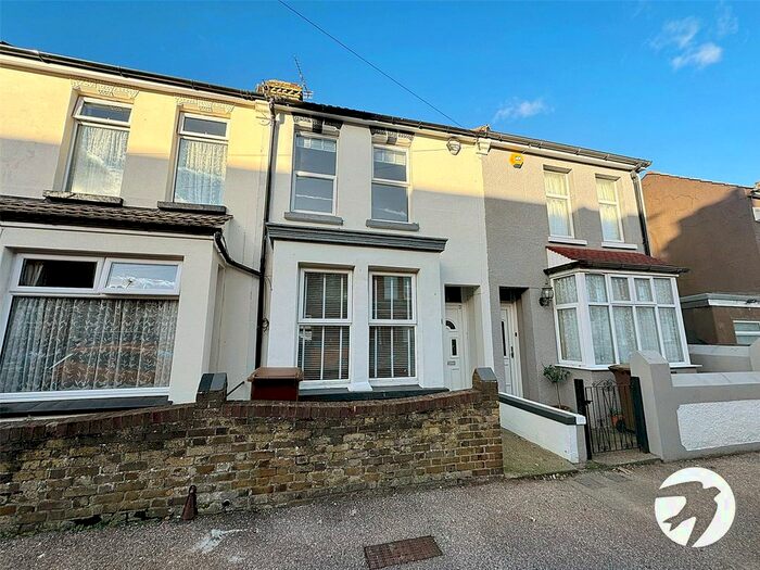 3 Bedroom Terraced House To Rent In Junction Road, Gillingham, Kent, ME7