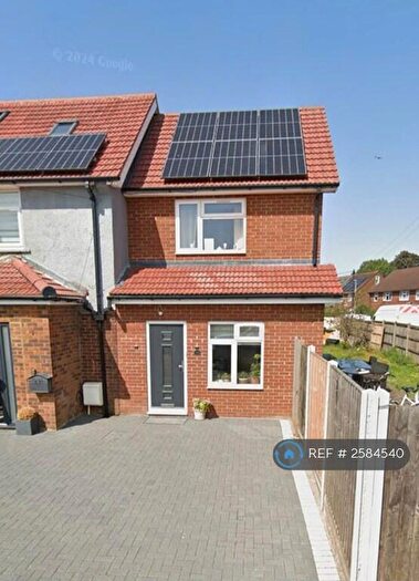 2 Bedroom Semi-Detached House To Rent In Northdrift Way, Luton, LU1