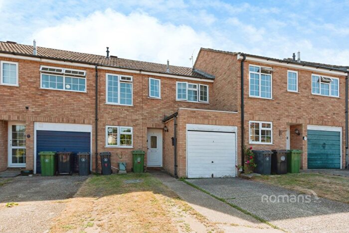 3 Bedroom Property To Rent In Stamford Avenue, Frimley, Camberley, GU16