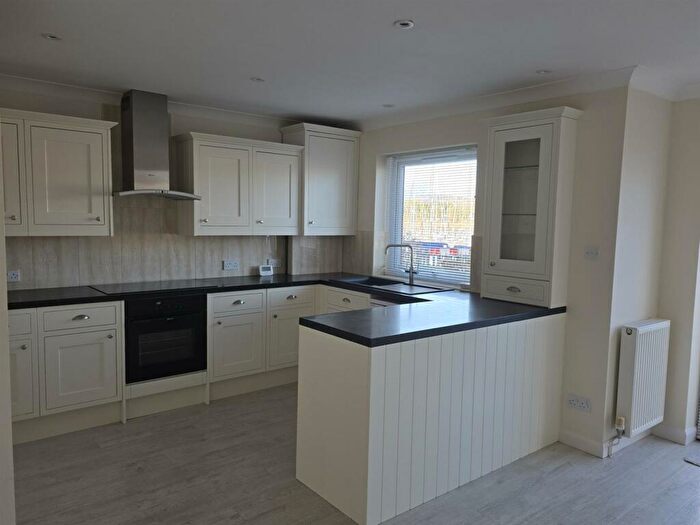 4 Bedroom Town House To Rent In Mulberry Close, Conwy, LL32