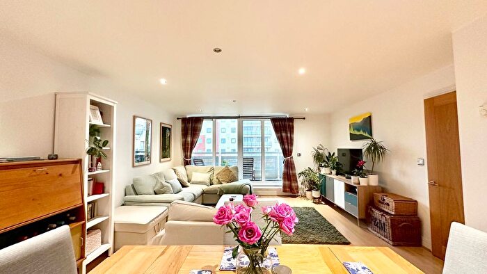 2 Bedroom Flat For Sale In Wards Wharf Approach, London, E16