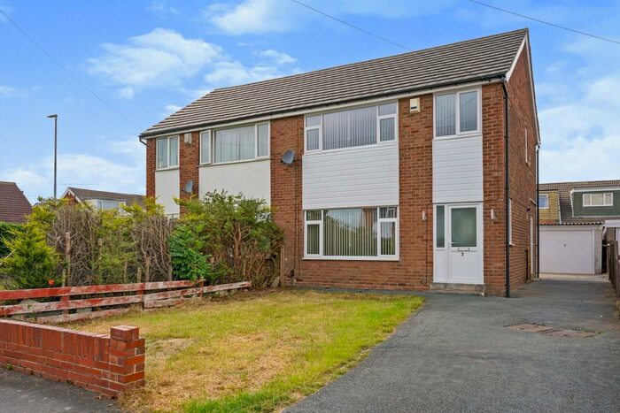 3 Bedroom Semi-Detached House To Rent In Red Hall View, Leeds, West Yorkshire, LS14