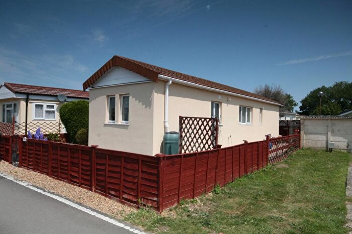 2 Bedroom Park Home For Sale In Main Avenue, Sandford-on-Thames, OX4