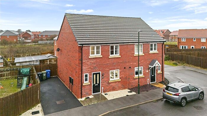 3 Bedroom Semi-Detached House For Sale In Bytham Close, Scartho Top, Grimsby, DN33