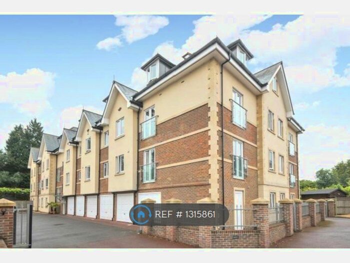 2 Bedroom Flat To Rent In Queens Road, Haywards Heath RH16