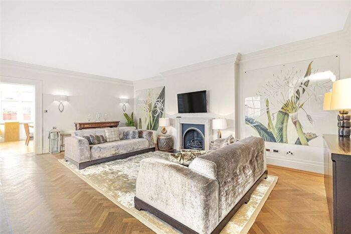 2 Bedroom Flat To Rent In Upper Grosvenor Street, London, W1K