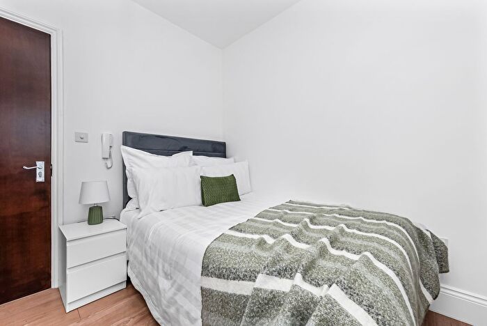 Studio To Rent In Eastern Avenue, Ilford, IG4