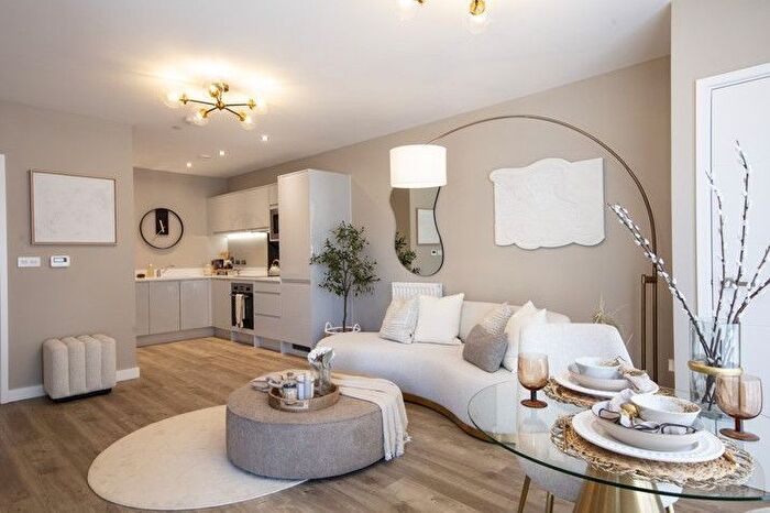 2 Bedroom Flat For Sale In High Street, Brentford, TW8