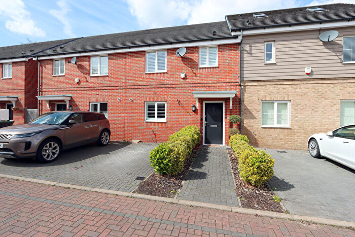 3 Bedroom Terraced House For Sale In Hawthorn Way, Chigwell, Essex, IG7