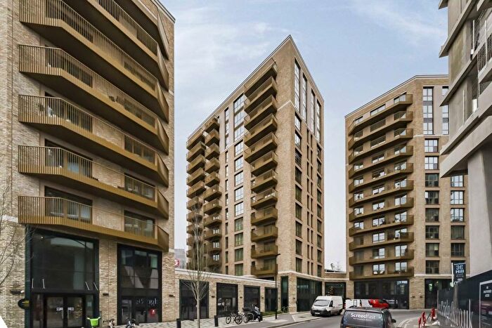 2 Bedroom Flat To Rent In Capital Interchange Way, Brentford, TW8