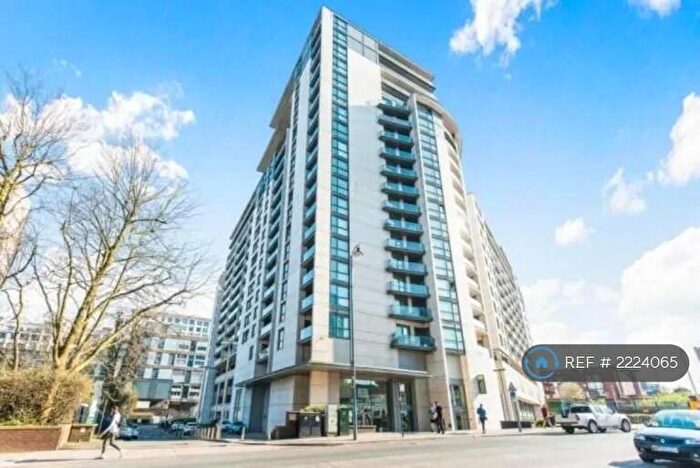 2 Bedroom Flat To Rent In Centenary Plaza, Birmingham, B1