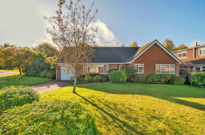 5 Bedroom Detached House For Sale In Chestnut Way, Godalming, Surrey, GU7