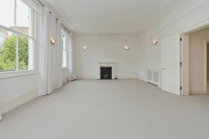 2 Bedroom Flat To Rent In Phillimore Gardens, W8