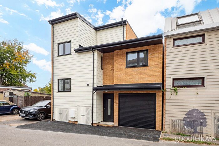 3 Bedroom Semi-Detached House To Rent In Parkview Close, Carshalton, SM5