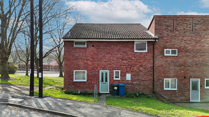 4 Bedroom End Of Terrace House For Sale In Crossfell, Wilnecote, Tamworth, Staffordshire, B77