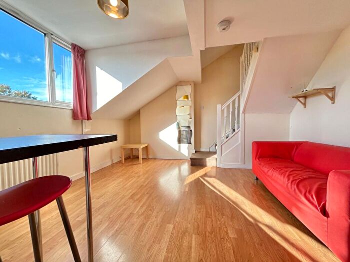 Flat To Rent In Claremont Drive, Headingley, Leeds, LS6