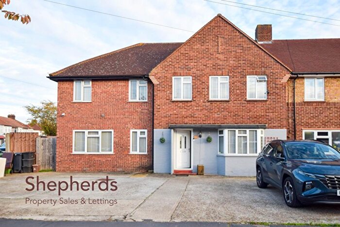 6 Bedroom End Terrace House For Sale In Raglan Avenue, Waltham Cross, EN8