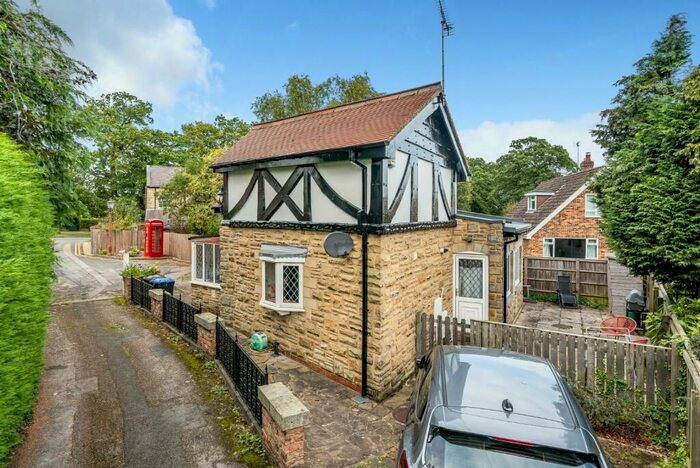 3 Bedroom Detached House For Sale In Hookstone Drive, Harrogate, North Yorkshire, Uk, HG2