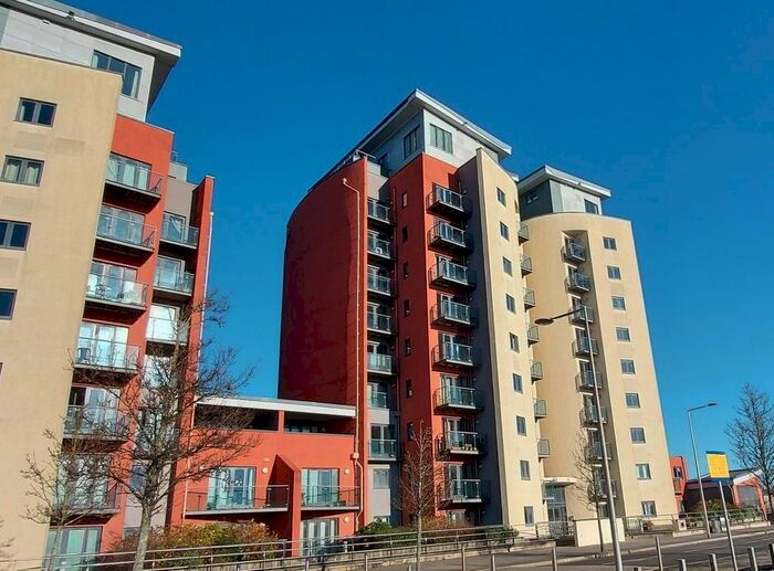 1 Bedroom Flat For Sale In South Quay, Kings Road, Marina, Swansea, SA1
