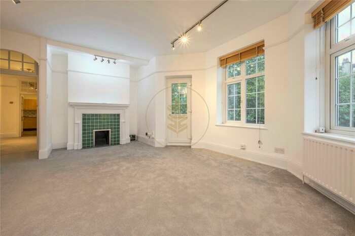 3 Bedroom Apartment To Rent In Moreland Court, Finchley Road, London, NW2