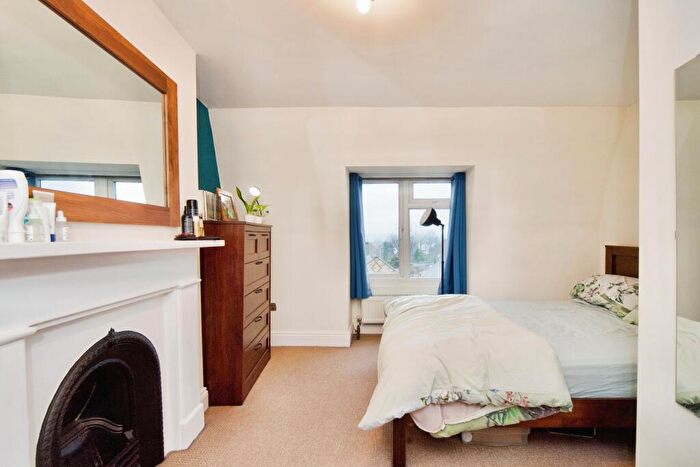 1 Bedroom Flat For Sale In Friern Barnet Road, London, London, N11