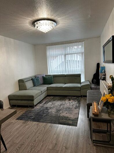 2 Bedroom Flat To Rent In Milford Court, Holmleigh Road Estate, Stoke Newington, N16